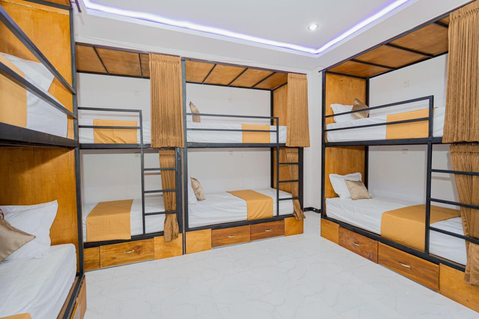 Kamkan Hostel Batununggul Екстериор снимка