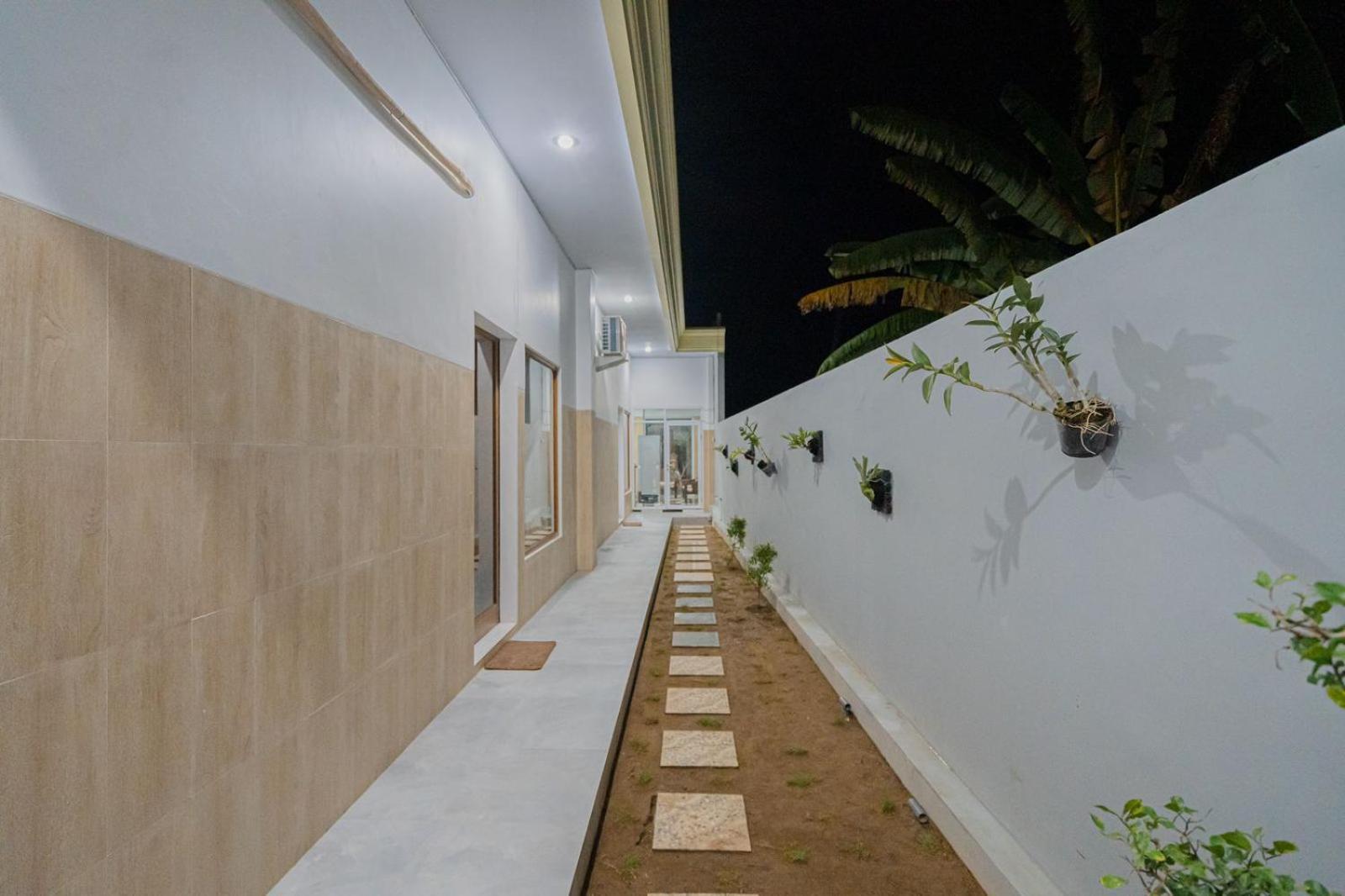 Kamkan Hostel Batununggul Екстериор снимка